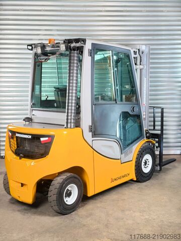Carregador frontal a gasóleo Jungheinrich DFG 320 - Service Neu - nur 3958 Std. - KUBOTA