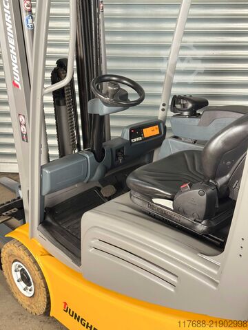 Eléctrico de 3 rodas Jungheinrich EFG 215 - Service Neu - nur 2778 Std. Batterie 87%