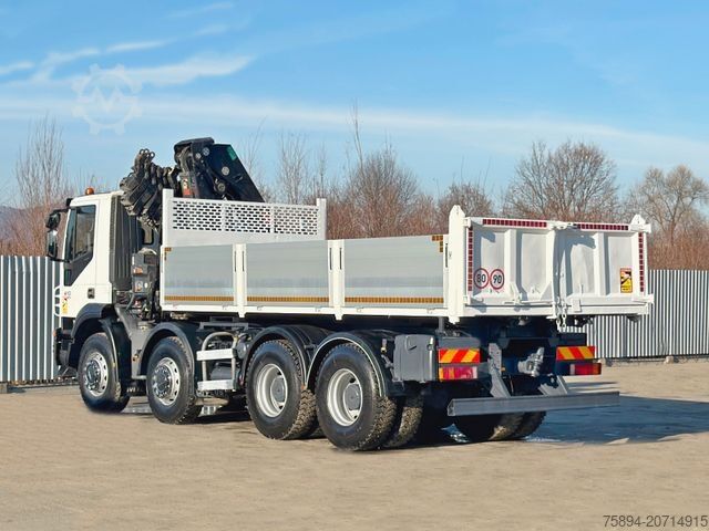Tipper truck IVECO TRAKKER * HIAB 211 E - 6 HIDUO+ FUNK / 8x4 *TOP