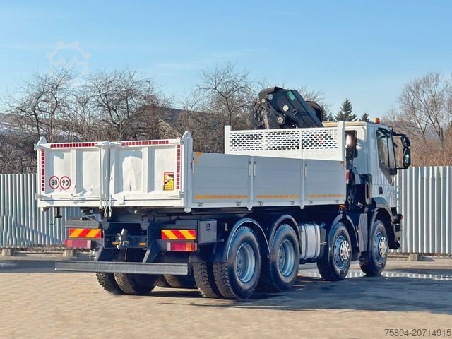 Tipper truck IVECO TRAKKER * HIAB 211 E - 6 HIDUO+ FUNK / 8x4 *TOP