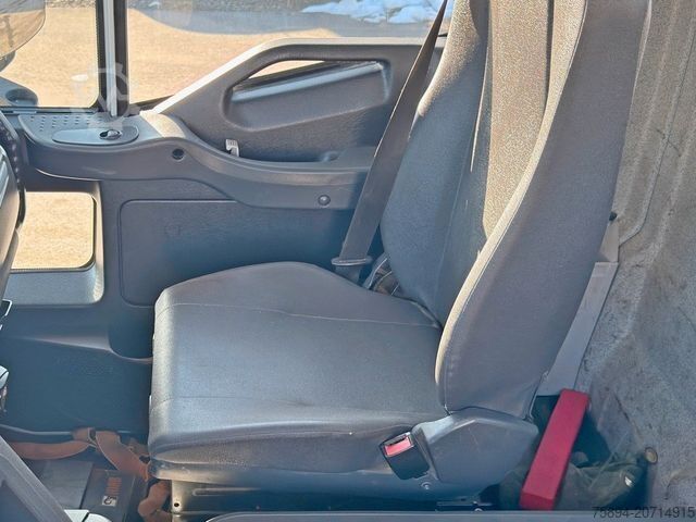 Tipper truck IVECO TRAKKER * HIAB 211 E - 6 HIDUO+ FUNK / 8x4 *TOP