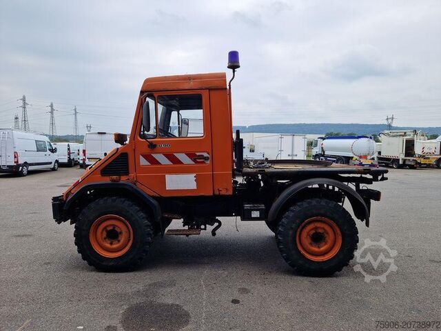Flatbed truck Mercedes Unimog