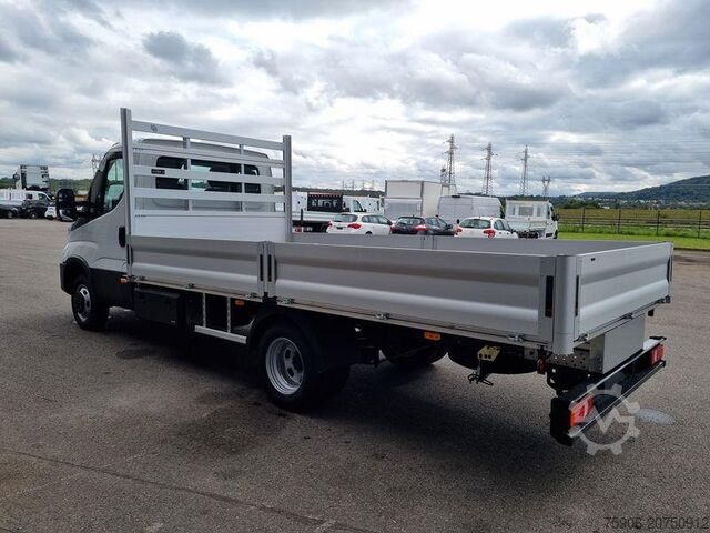 Furgonetas personalizadas / soluciones a medida Iveco DAILY 35-180 PLATEAU 4.40m