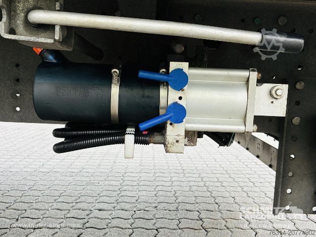 Semi-remorque bâchée Schmitz Cargobull Curtainsider Mega Getränke