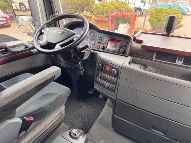 Volume tractor unit MAN TGX 18.440 4x2   LLS-U LowLiner XXL