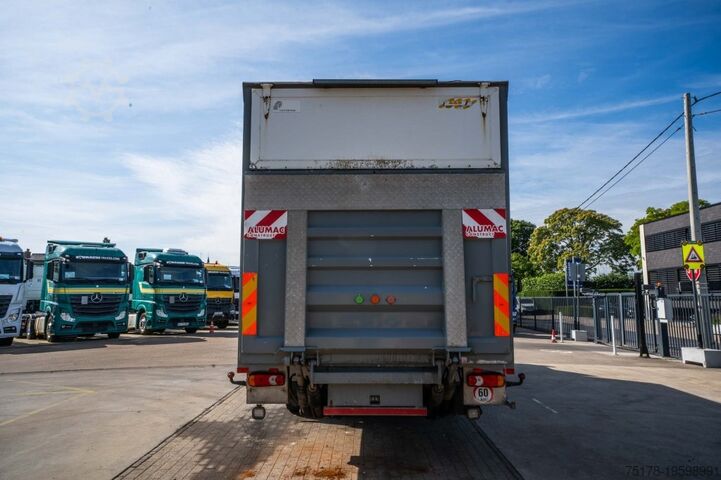 手提箱 VOLVO FL 240 (18t) + DHOLLANDIA 1.5T