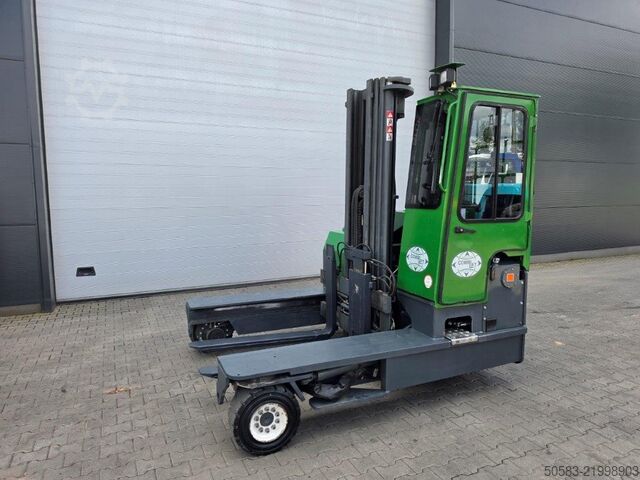 Cargador lateral de cuatro vías Combilift C4000 - TRIPLEX