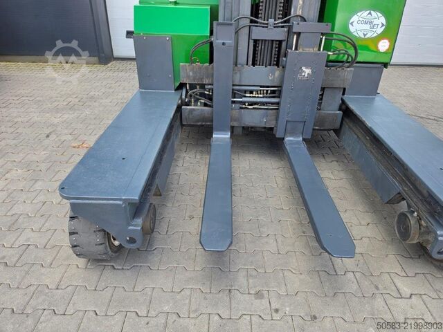 Cargador lateral de cuatro vías Combilift C4000 - TRIPLEX
