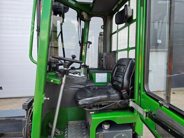 Cargador lateral de cuatro vías Combilift C4000 - TRIPLEX