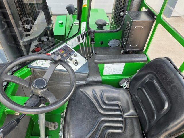 Cargador lateral de cuatro vías Combilift C4000 - TRIPLEX