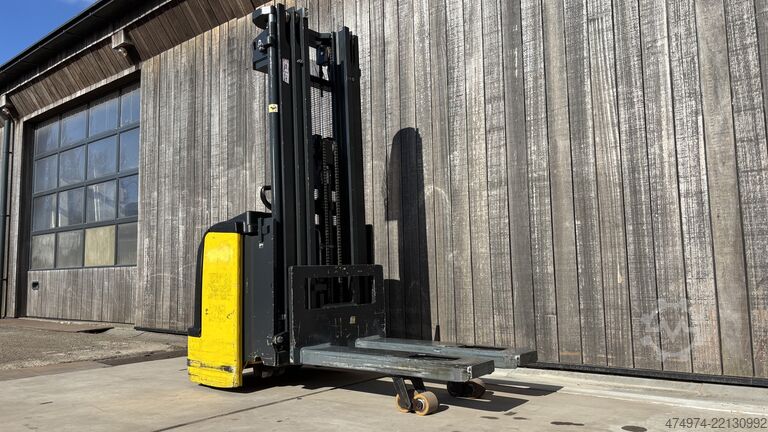Stacker manual stok ganda Komatsu CNI 14