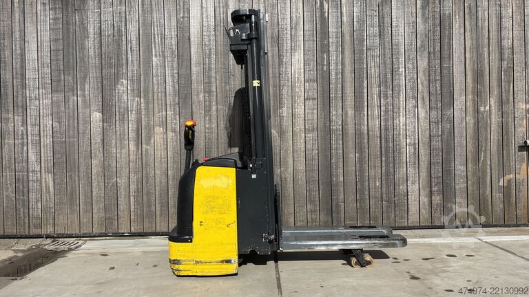 Stacker manual stok ganda Komatsu CNI 14