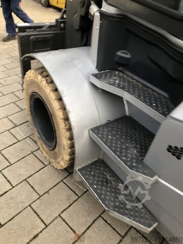 Electric - 4 wheels Still RX60-70