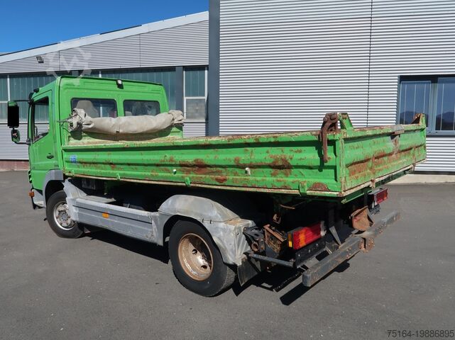 Volquete de tres vías Mercedes-Benz 822 K