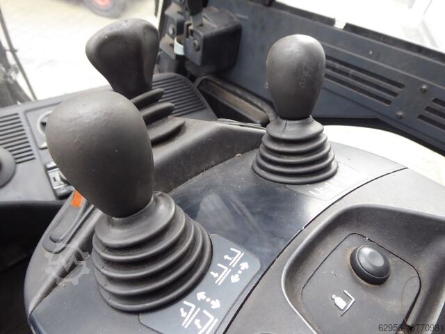 Stivuitor electric cu 4 roți Linde E50HL-01