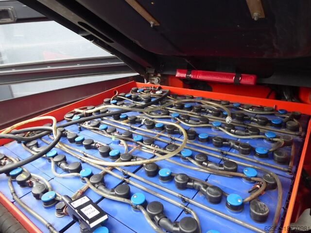 Stivuitor electric cu 4 roți Linde E50HL-01