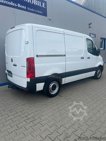 Skåpbil MERCEDES-BENZ Sprinter 211 KOMPAKT 6-GANG KLIMA 3-SITZER AHK