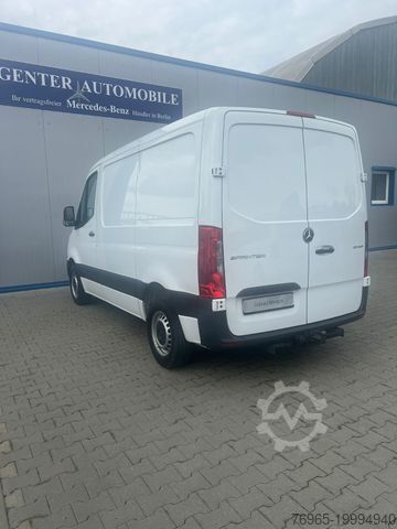 Skåpbil MERCEDES-BENZ Sprinter 211 KOMPAKT 6-GANG KLIMA 3-SITZER AHK