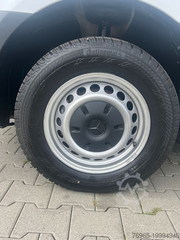Skåpbil MERCEDES-BENZ Sprinter 211 KOMPAKT 6-GANG KLIMA 3-SITZER AHK