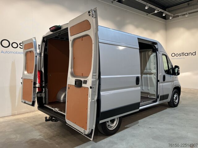 Slēgtais furgons Fiat Ducato 30 2.3 MultiJet L2H2 120 PK / Euro 6 / A...
