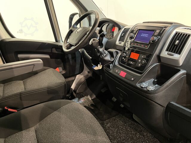Slēgtais furgons Fiat Ducato 30 2.3 MultiJet L2H2 120 PK / Euro 6 / A...