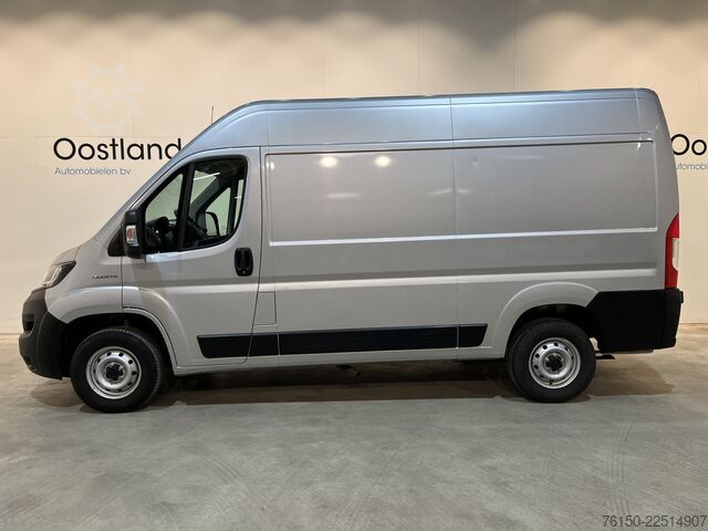 Slēgtais furgons Fiat Ducato 30 2.3 MultiJet L2H2 120 PK / Euro 6 / A...