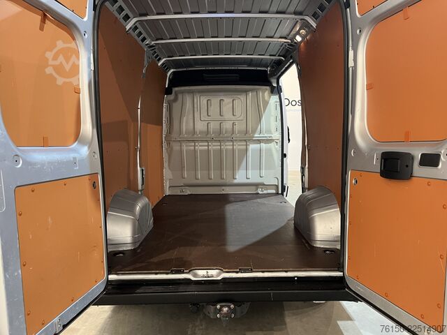 Slēgtais furgons Fiat Ducato 30 2.3 MultiJet L2H2 120 PK / Euro 6 / A...