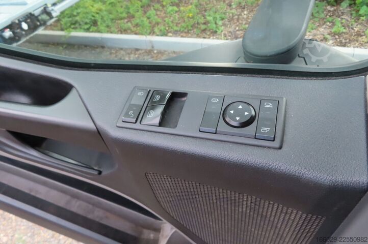 Camión de plataforma MERCEDES-BENZ Antos 1830 L , Kran MKG HLK 125