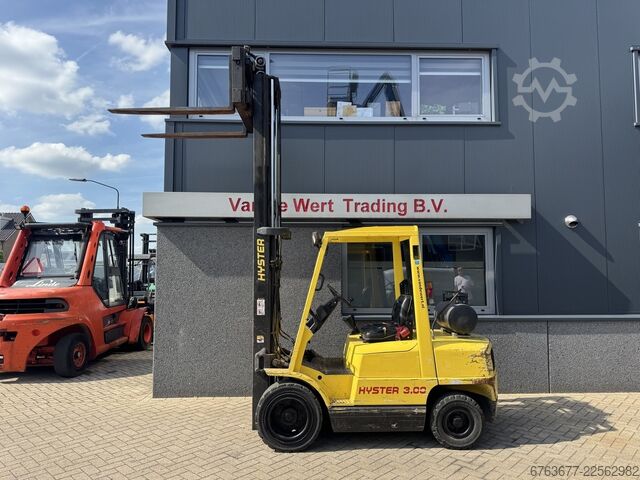 Hyster H3.00XM Duplo 335 เลื่อนข้าง / ตัวปรับงาของรถฟอร์คลิฟท์ แก๊ส LPG 1997 HYSTER H3.00XM Duplo 335 Sideshift /  Vorkversteller LPG 1997
