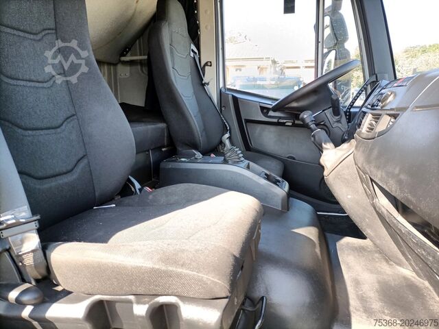 Lastebil med plattform og presenning Iveco EUROCARGO 160-320
