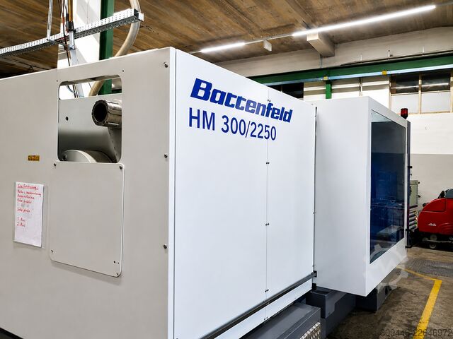 μηχανή χύτευσης με έγχυση Wittmann Battenfeld HM 300/2250