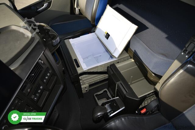 Standard tractor unit VOLVO FH 500 Globetrotter XL Varios