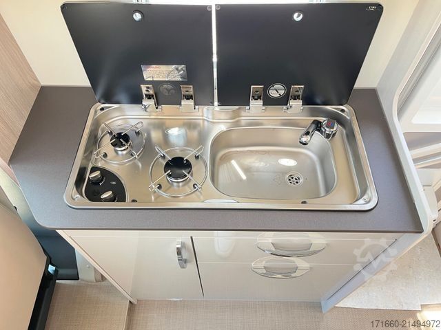 Poluintegrirani kamper BÜRSTNER Lineo T 700