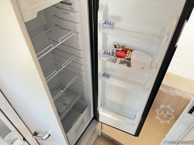 Poluintegrirani kamper BÜRSTNER Lineo T 700