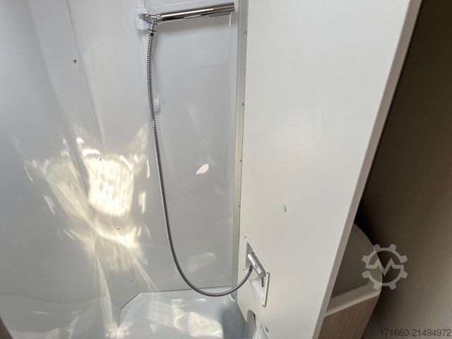 Poluintegrirani kamper BÜRSTNER Lineo T 700