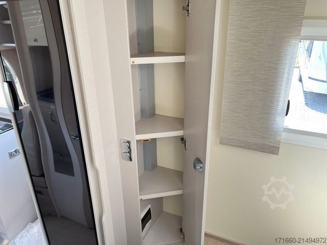 Poluintegrirani kamper BÜRSTNER Lineo T 700