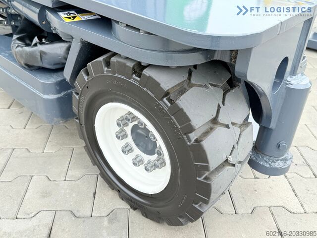 Empilhador de 4 vias Combilift C4000 / GAS / 9300MM / FREE-LIFT / CABIN