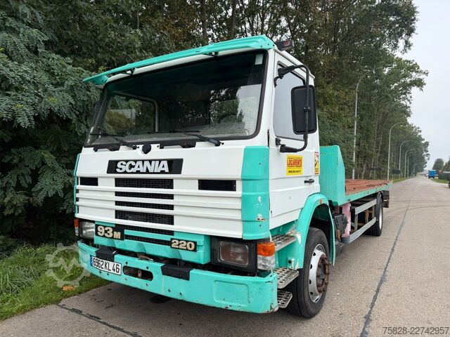 شاحنة سحب SCANIA 93M  220 / Maschinen- Traktor-Auto Transport
