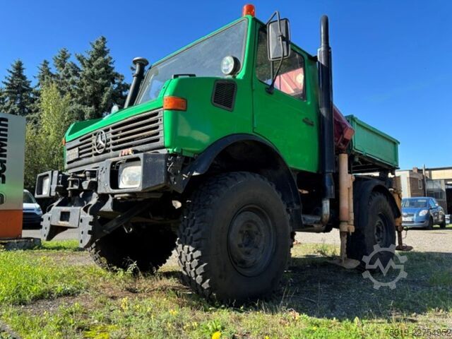 фургон з автокраном на шасі вантажівки Mercedes-Benz UNIMOG 1000