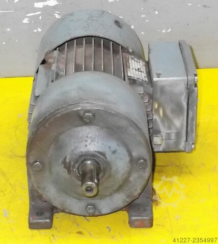 Fogaskerék-motor 0,25 kW 67 ford / perc SEW-EURODRIVE R30DT71C4BHF