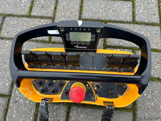 Kipper mit Kran Mercedes-Benz Arocs 3243 8x4 Tridem Kipper/Kraan Euro 6