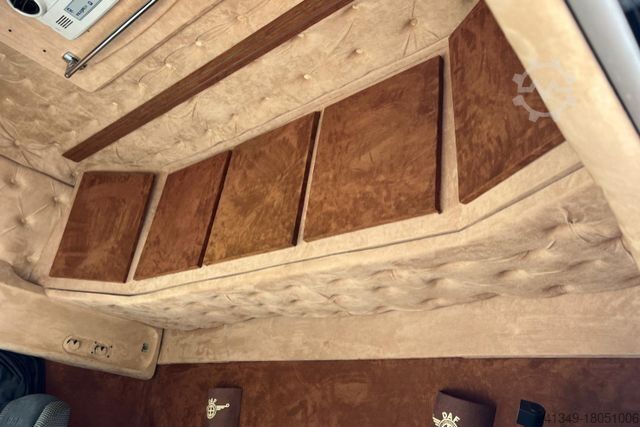 Kamion s ravnom platformom i ceradom DAF XF510 6x2