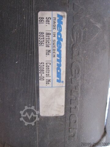 Nederman kravas automašīnu / vieglo automašīnu izplūdes gāzu nosūkšanas sistēma  