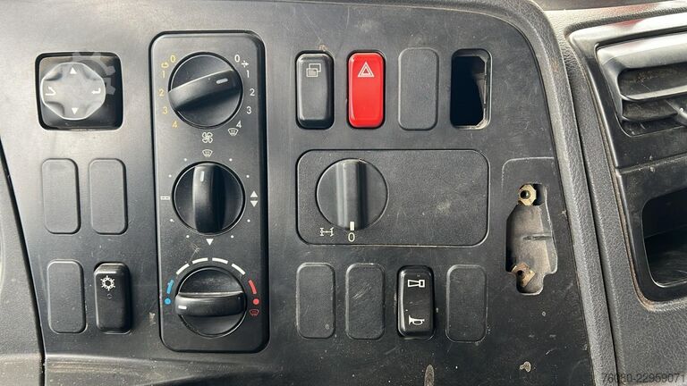 Samovoz z žerjavom Mercedes-Benz Axor 1828 (BELGIAN TRUCK / HIAB 122 E / MANUAL ...
