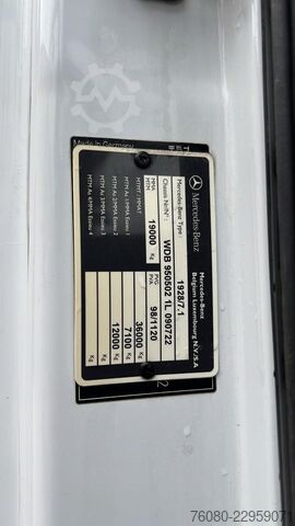 Samovoz z žerjavom Mercedes-Benz Axor 1828 (BELGIAN TRUCK / HIAB 122 E / MANUAL ...