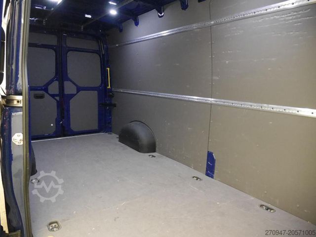 Kombi s visokim krovom VOLKSWAGEN Crafter Kasten 35 L4H3 NAVI PDC DAB KAMERA MFL