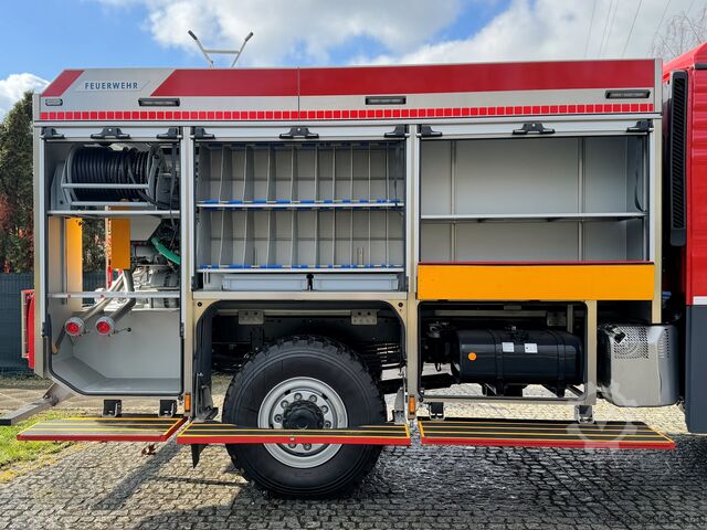 Veículo de combate a incêndio tanque 4x4 (TLF) MAN TGM 13.290 TLF 3000 Allrad 4000 l Wasser