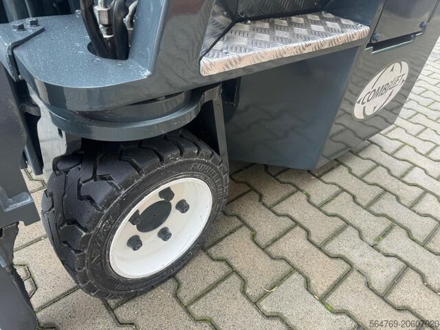 Štvorsmerný vysokozdvižný vozík Combilift CB3000// Diesel// Perfect / Only 5185 h