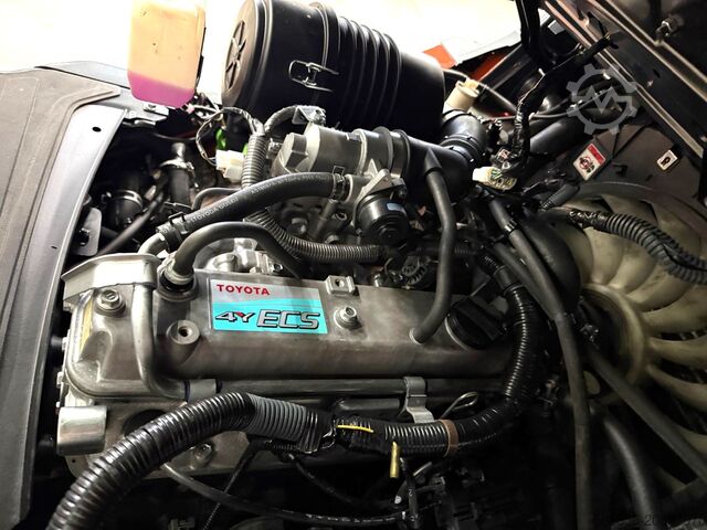 رافعة شوكية Toyota 11027 - 06-8FG20F