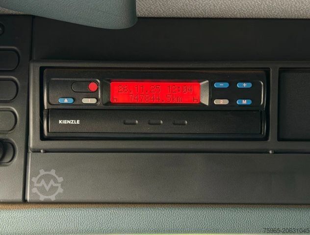 Camião de caixa fechada DAF CF 65.250 EURO 3 MANUAL GEARBOX LAMBOO ISOLATED